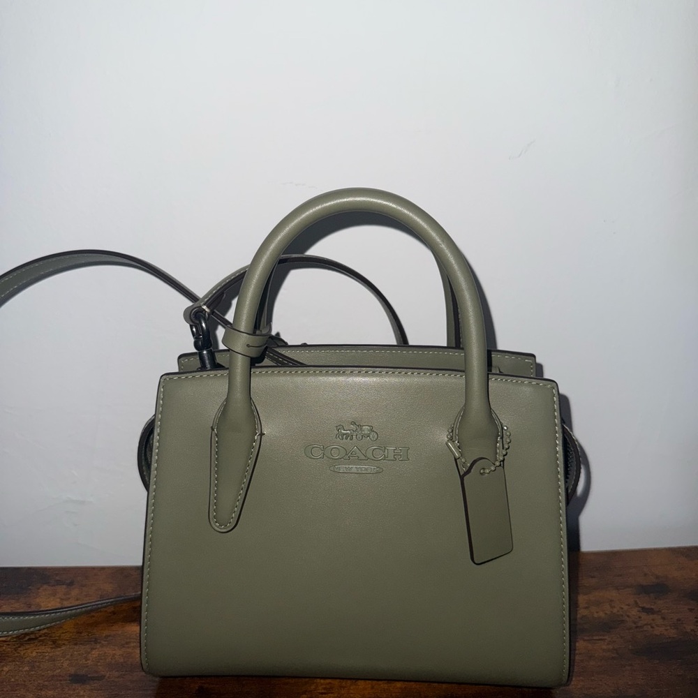 Coach Green Satchel with Structured Design and Versatile Straps